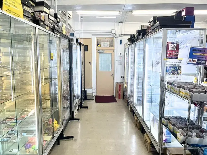 秋葉原のカードショップ メルカード1号店の内装