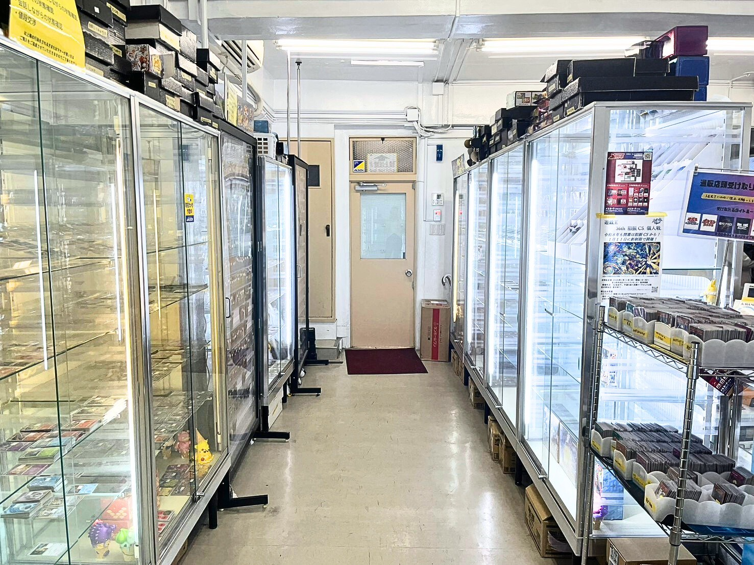 メルカード秋葉原店の店内風景ショーケース1